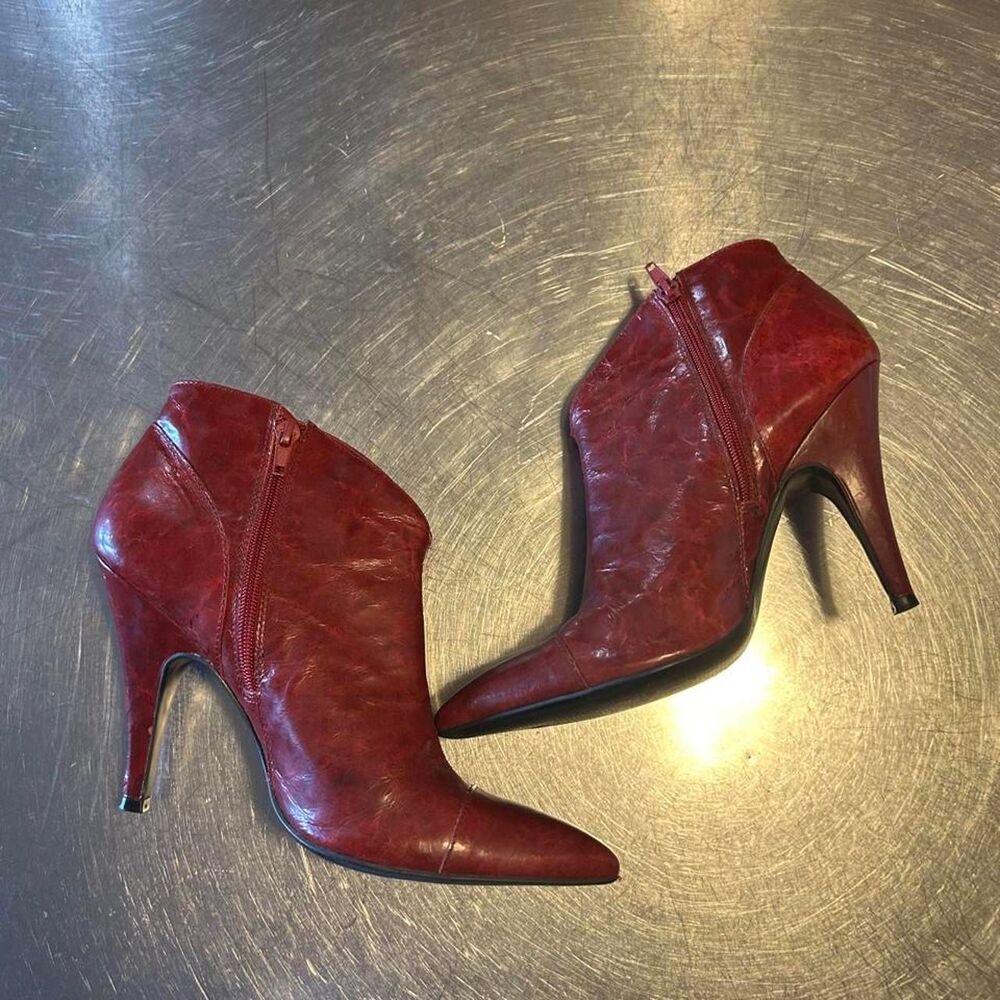 bcbg leather pointed toe ankle booties 10